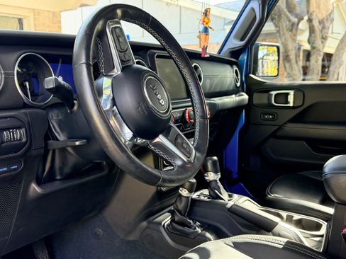 Used 2022 Jeep Wrangler Unlimited Sahara w/ Cold Weather Group AWD/4WD image 6