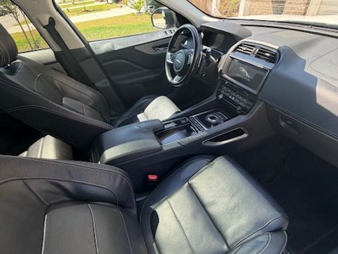 Used 2018 Jaguar F-PACE S image 19