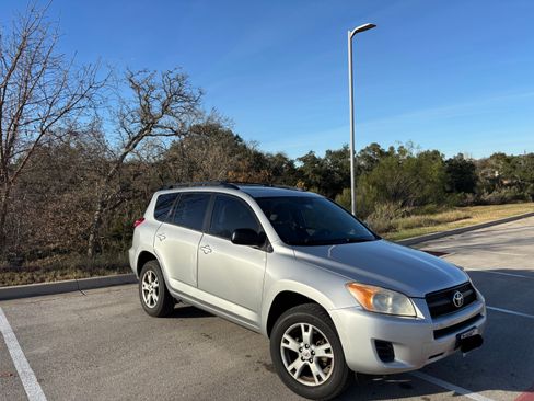 Used 2012 Toyota RAV4 FWD image 6