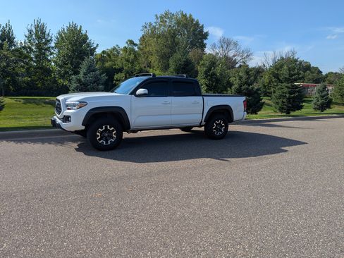 Used 2019 Toyota Tacoma TRD Off-Road image 14