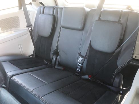 Used 2018 Dodge Grand Caravan SXT FWD image 13
