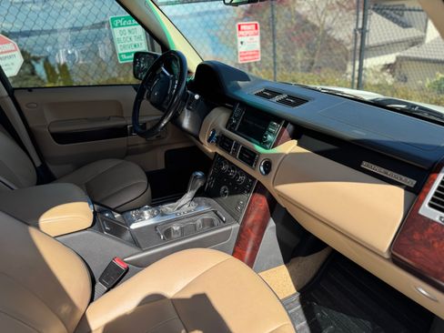 Used 2011 Land Rover Range Rover HSE image 8