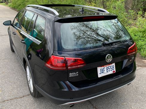 Used 2017 Volkswagen Golf Alltrack SE AWD/4WD image 4