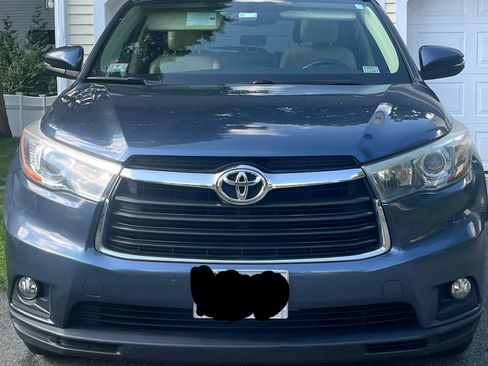 Used 2015 Toyota Highlander XLE AWD/4WD image 2