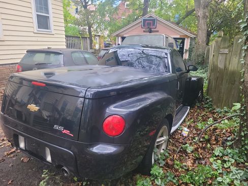 Used 2004 Chevrolet SSR w/ Preferred Equipment Group image 27