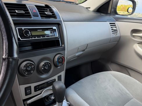 Used 2011 Toyota Corolla LE FWD image 13