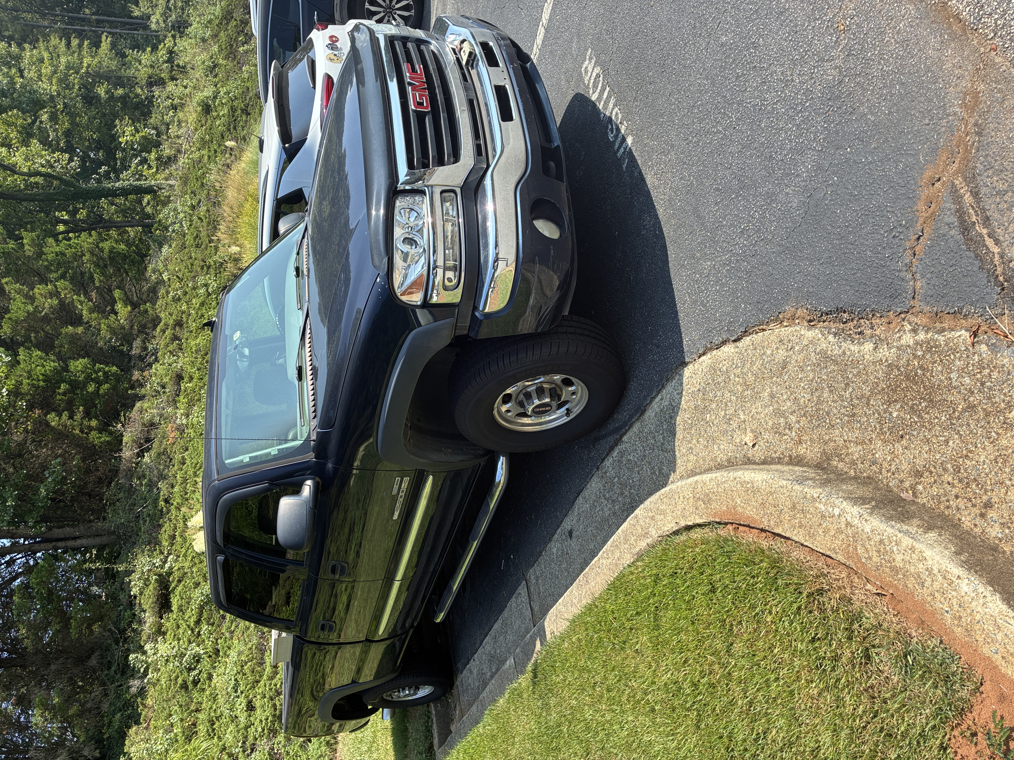 Used 2006 GMC Sierra 2500 SLT w/ Heavy-Duty Power Package RWD image 2