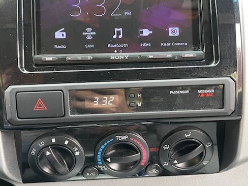 Used 2012 Toyota Tacoma PreRunner w/ SR5 Pkg RWD image 17