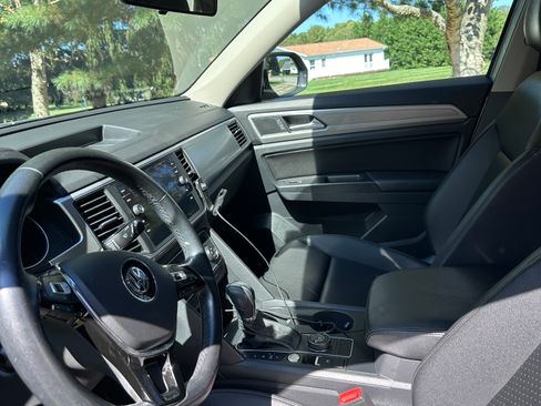 Used 2018 Volkswagen Atlas SE image 2