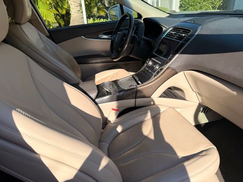 Used 2019 Lincoln Nautilus Select image 6