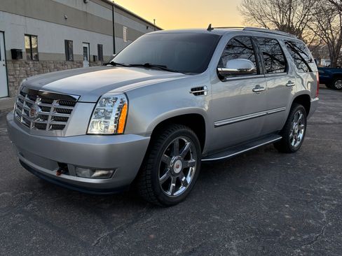 Used 2013 Cadillac Escalade Luxury image 1