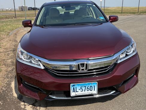Used 2017 Honda Accord Hybrid Sedan image 9