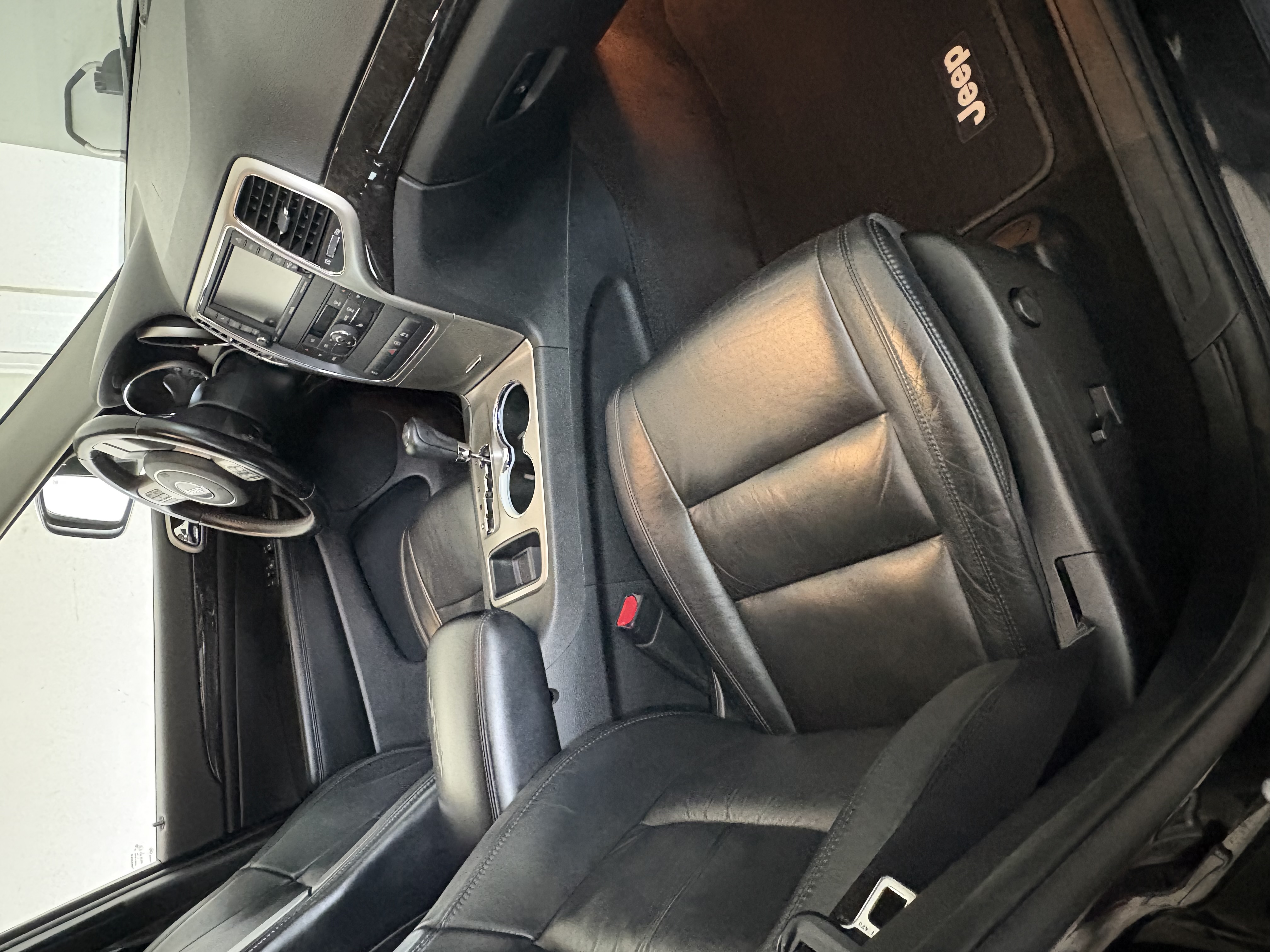 Used 2012 Jeep Grand Cherokee Laredo AWD/4WD image 12