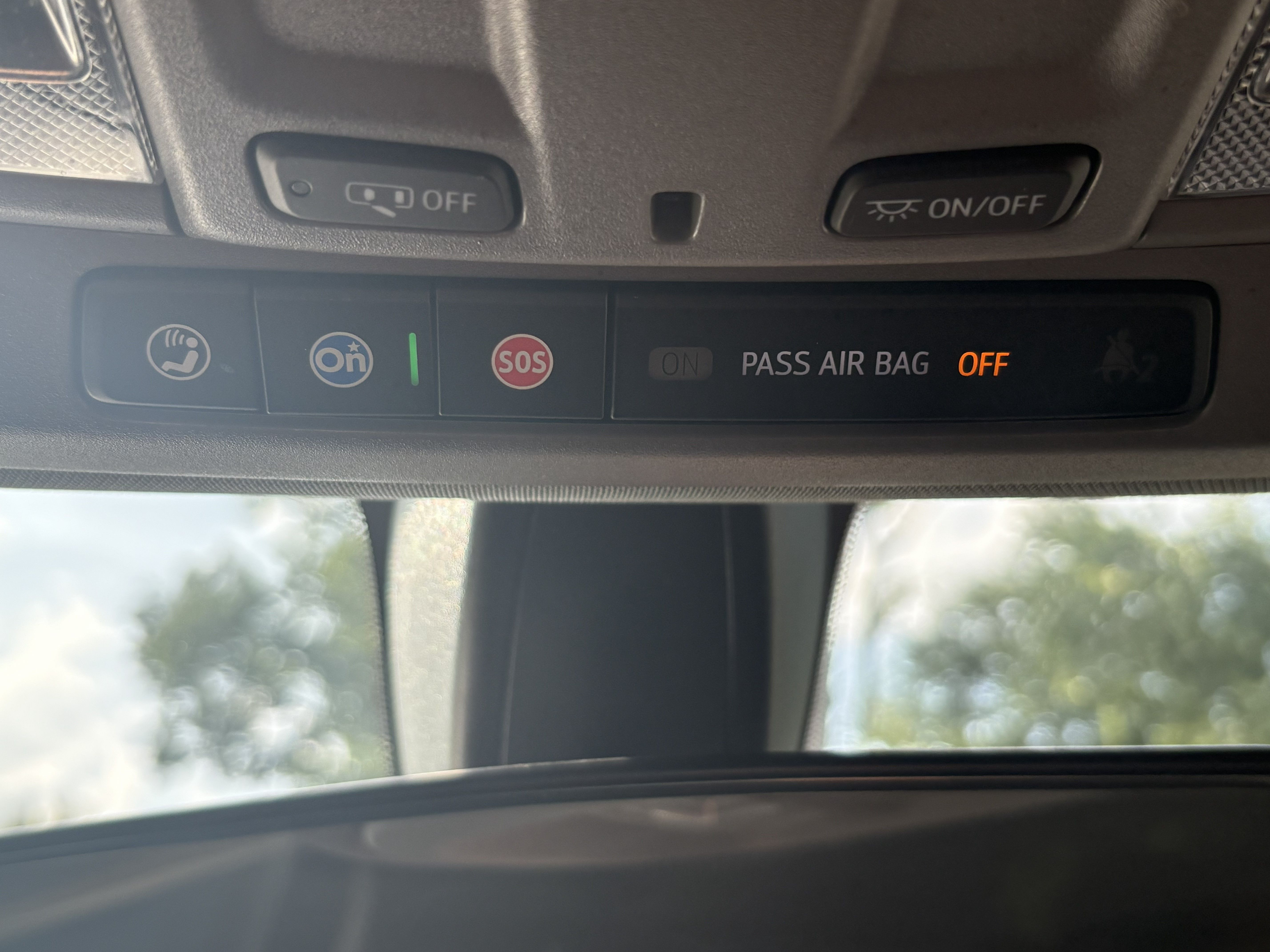 Used 2022 Chevrolet Silverado 1500 LT AWD/4WD image 14