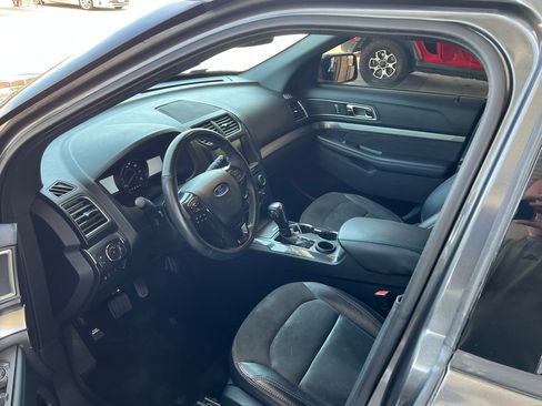 Used 2018 Ford Explorer XLT w/ Equipment Group 202A FWD image 31