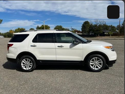 Used 2014 Ford Explorer XLT w/ Equipment Group 202A image 4