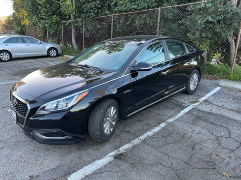 Used 2017 Hyundai Sonata SE image 2