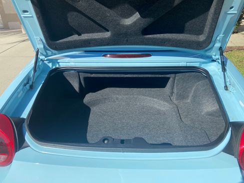 Used 2003 Ford Thunderbird image 12