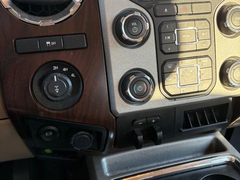 Used 2015 Ford F350 Lariat w/ Chrome Package image 11