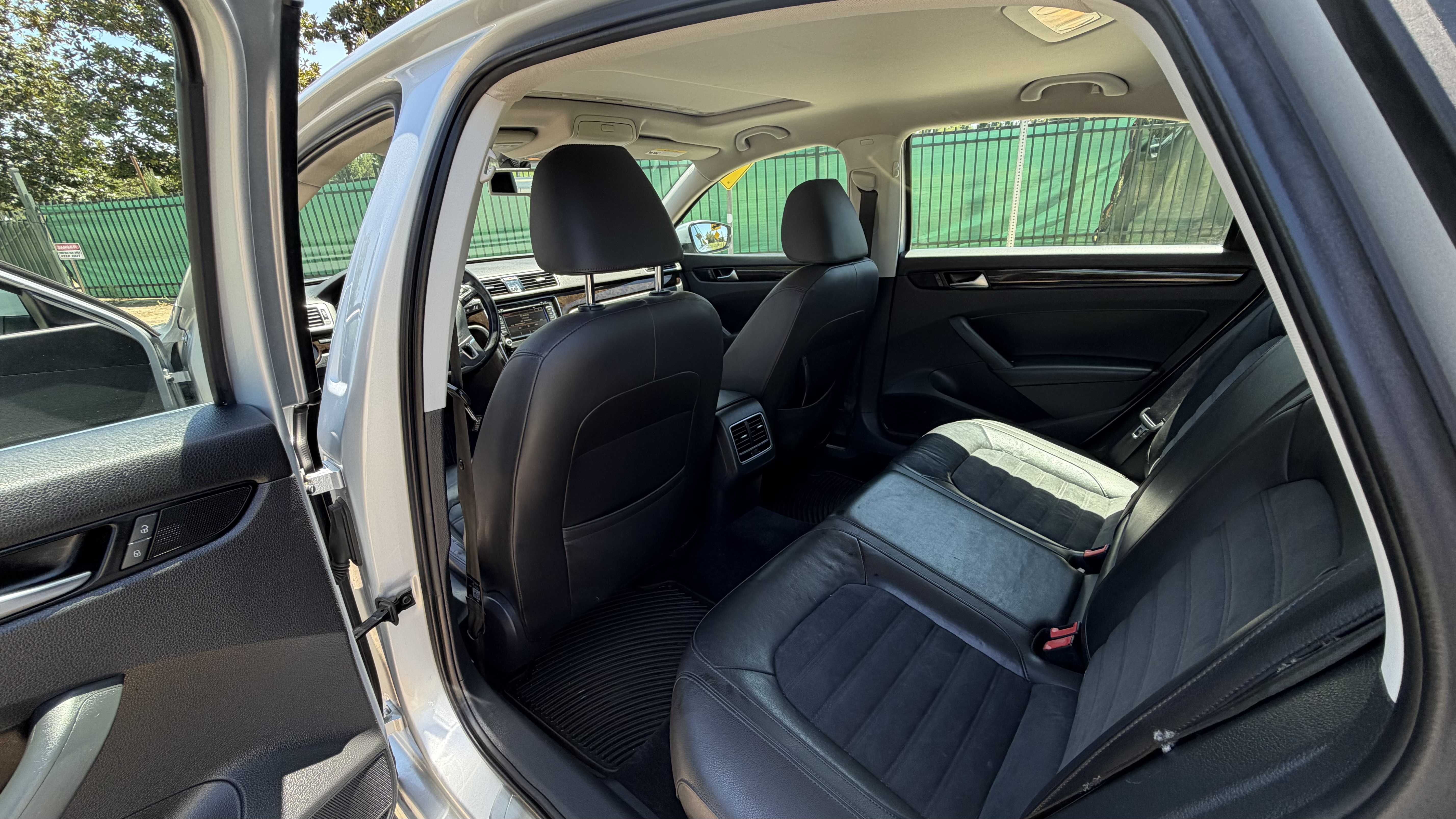 Used 2014 Volkswagen Passat TDI SEL Premium FWD image 12