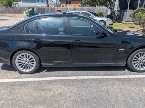 Used 2011 BMW 328i xDrive Sedan AWD/4WD image 4