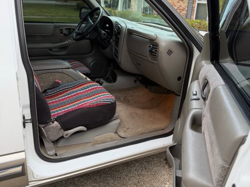 Used 2000 Chevrolet Blazer LT image 6