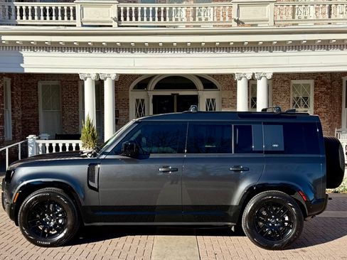 Used 2024 Land Rover Defender 110 X-Dynamic SE image 1