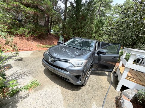 Used 2018 Toyota RAV4 LE w/ All Weather Liner Package AWD/4WD image 8