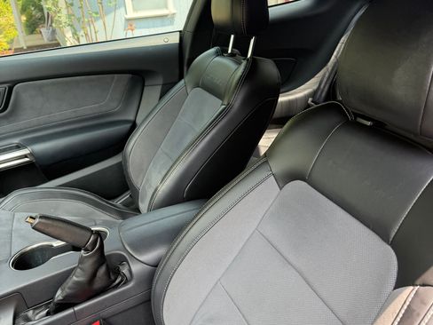 Used 2020 Ford Mustang Shelby GT350 w/ Technology Package RWD image 19