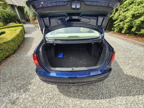 Used 2012 Volkswagen Jetta SEL FWD image 1