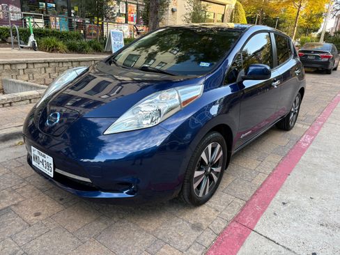 Used 2017 Nissan Leaf SV image 9