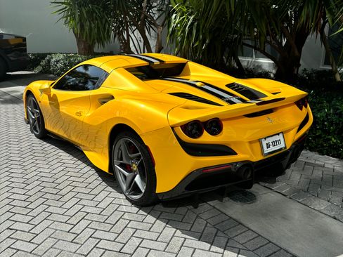 Used 2021 Ferrari F8 Tributo image 10
