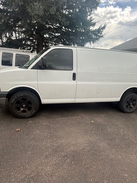 Used 2019 Chevrolet Express 2500 w/ Driver Convenience Package RWD image 4