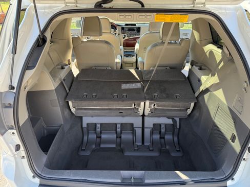 Used 2011 Toyota Sienna Limited image 18