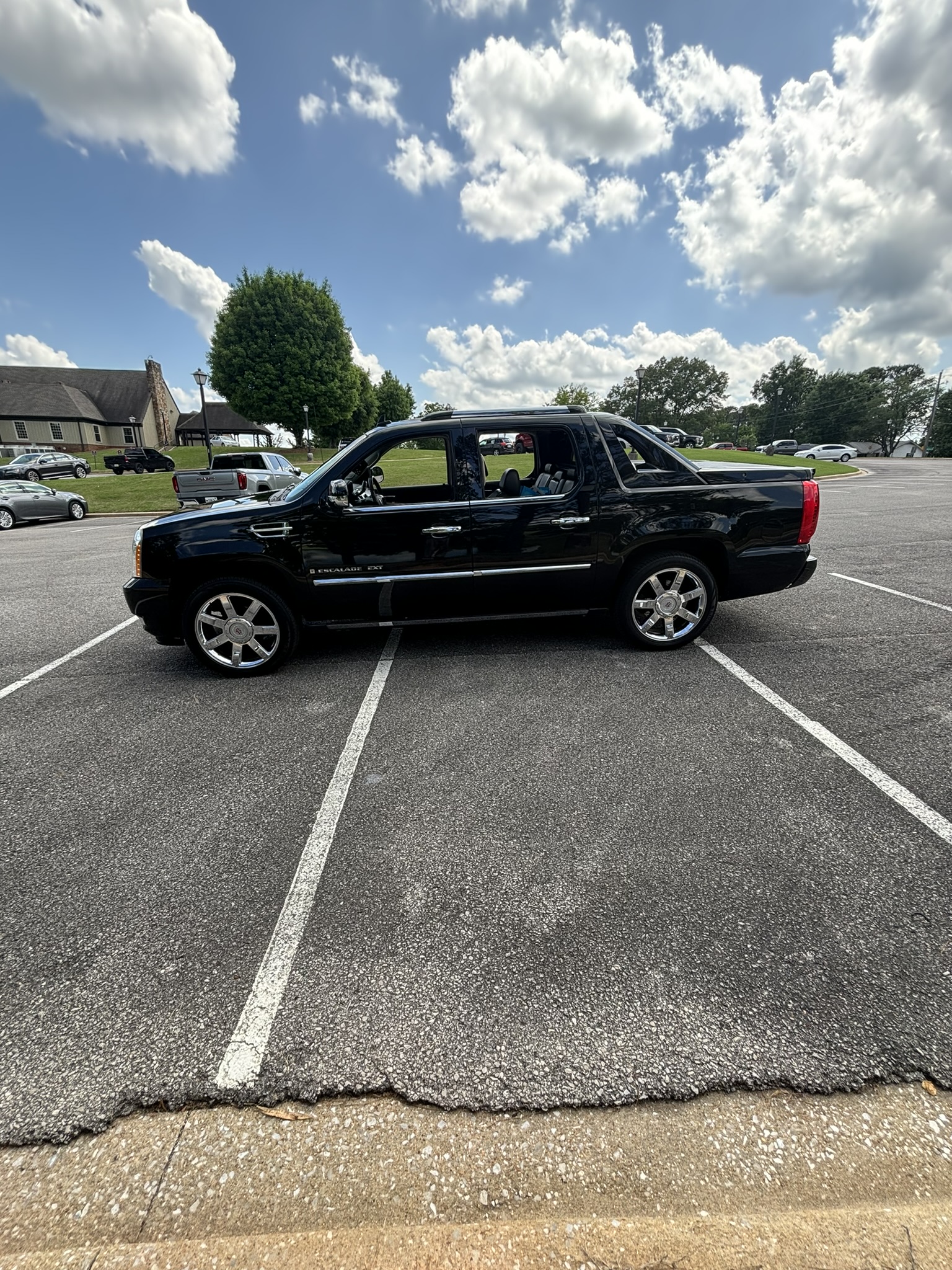 Used 2007 Cadillac Escalade EXT w/ Information Package AWD/4WD image 21