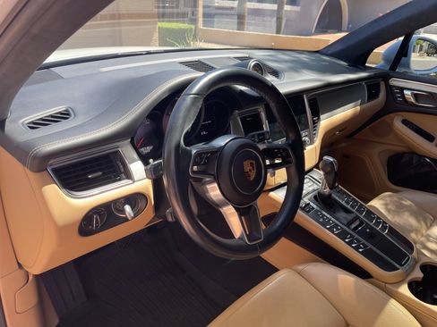 Used 2017 Porsche Macan Turbo AWD/4WD image 12