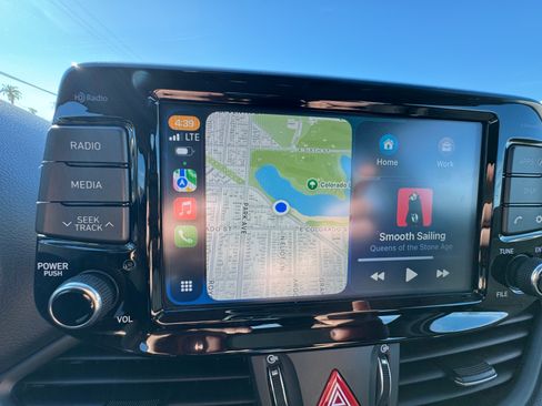 Used 2018 Hyundai Elantra GT FWD image 16