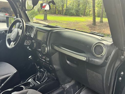 Used 2015 Jeep Wrangler Sport AWD/4WD image 13