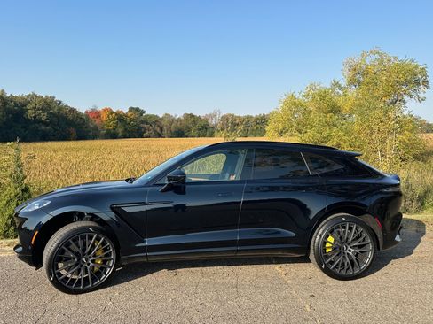 Used 2023 Aston Martin DBX Sport Utility 4D image 1