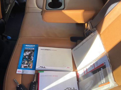 Used 2015 Kia Soul ! w/ Sun & Sound Package image 25