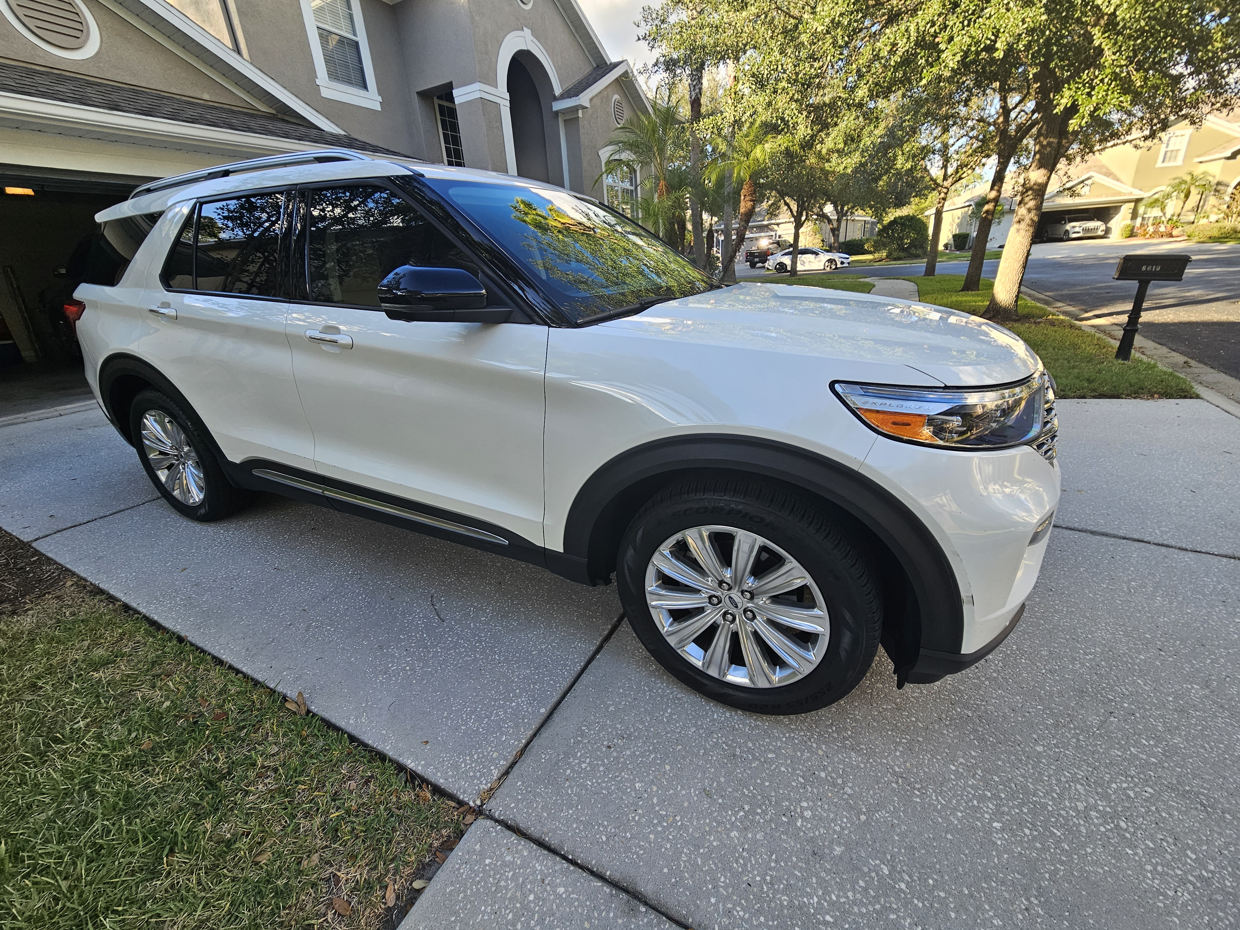 Used 2020 Ford Explorer Limited w/ Class III Trailer Tow Package RWD image 2