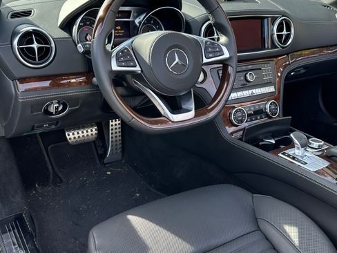Used 2018 Mercedes-Benz SL 550 image 11