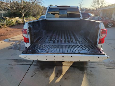 Used 2017 Nissan Titan S image 15