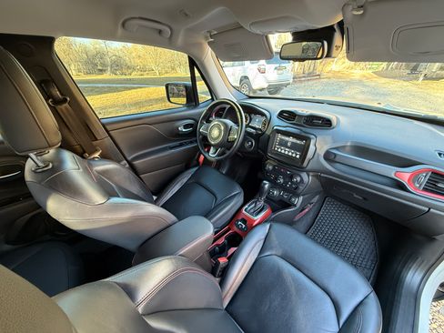 Used 2019 Jeep Renegade Trailhawk image 17