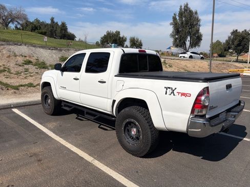 Used 2011 Toyota Tacoma 4x4 Double Cab w/ TRD Off-Road Pkg image 4