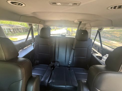 Used 2015 Chevrolet Suburban LT RWD image 10