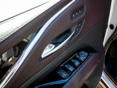 Used 2021 Cadillac Escalade ESV Premium Luxury Platinum AWD/4WD image 29