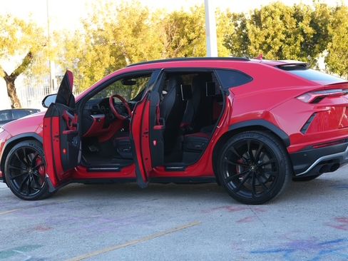 Used 2019 Lamborghini Urus image 4