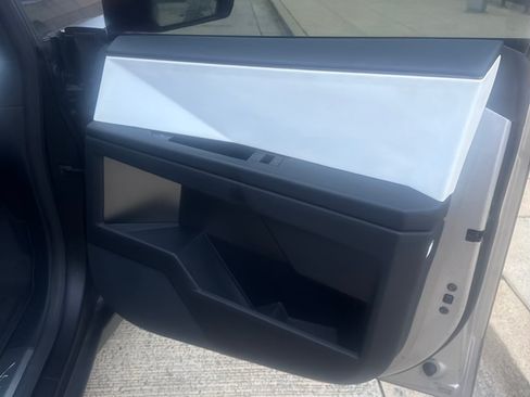 Used 2024 Tesla Cybertruck AWD Crew Cab image 15