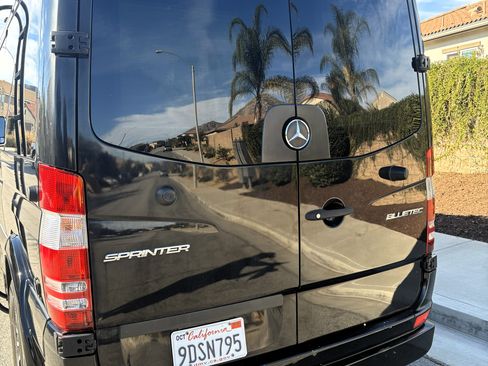 Used 2015 Mercedes-Benz Sprinter 2500 image 10